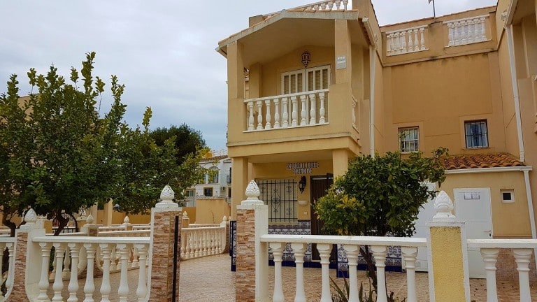 Домик/дуплекс (2 этажа) в районе La Mata, возле парка Молино Дель Агуа - 250 м, до пляжа Ла Мата - 500 м