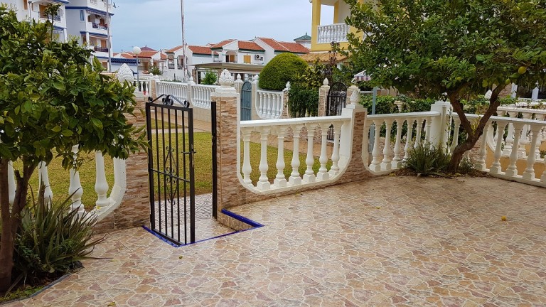 Домик/дуплекс (2 этажа) в районе La Mata, возле парка Молино Дель Агуа - 250 м, до пляжа Ла Мата - 500 м