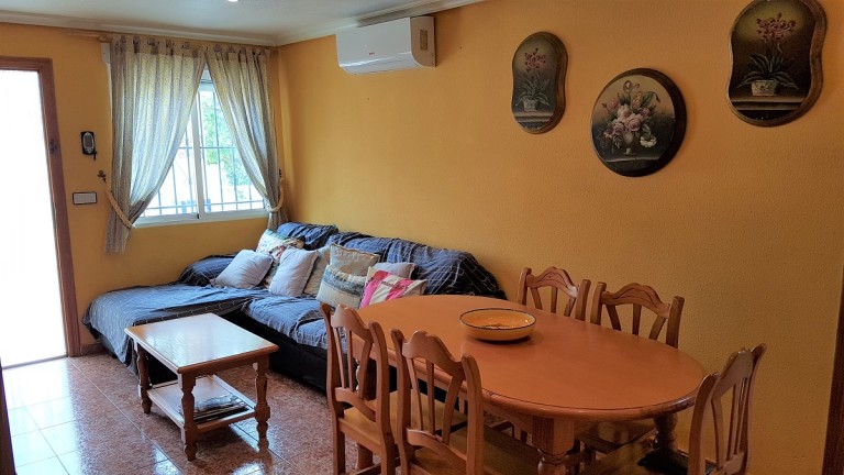 Домик/дуплекс (2 этажа) в районе La Mata, возле парка Молино Дель Агуа - 250 м, до пляжа Ла Мата - 500 м