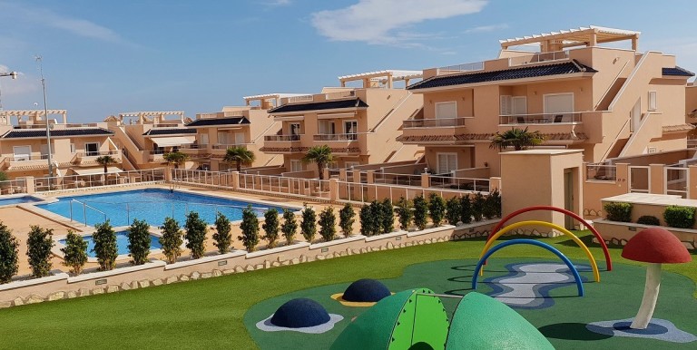 2-bedroom bungalow in Punta Prima, Orihuela — photo 5