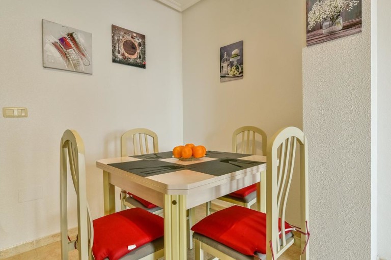 2-bedroom apartment in Playa del Cura, Torrevieja — photo 2